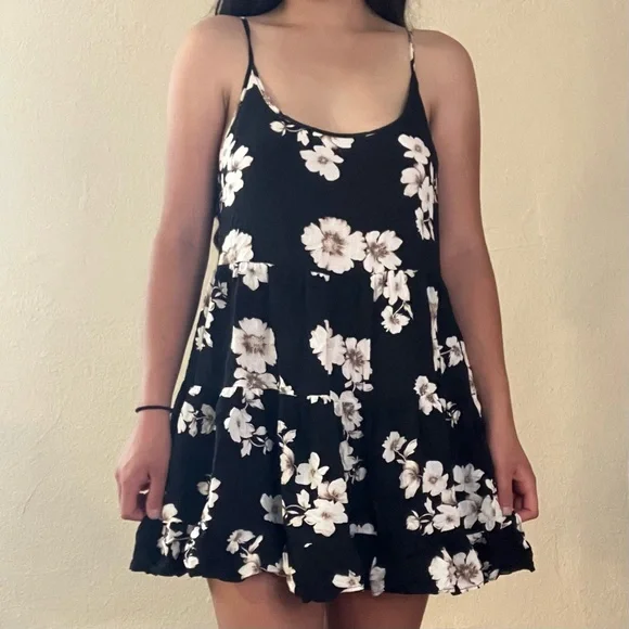 black dress white sleeves BRANDY MELVILLE. Short black dress (S/M) – Hibuy market main image 1